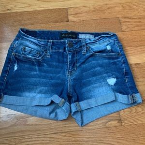Aéropostale shorty shorts.